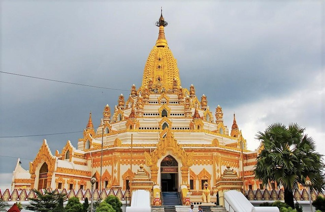 Chùa vàng hình tháp tại Myanmar