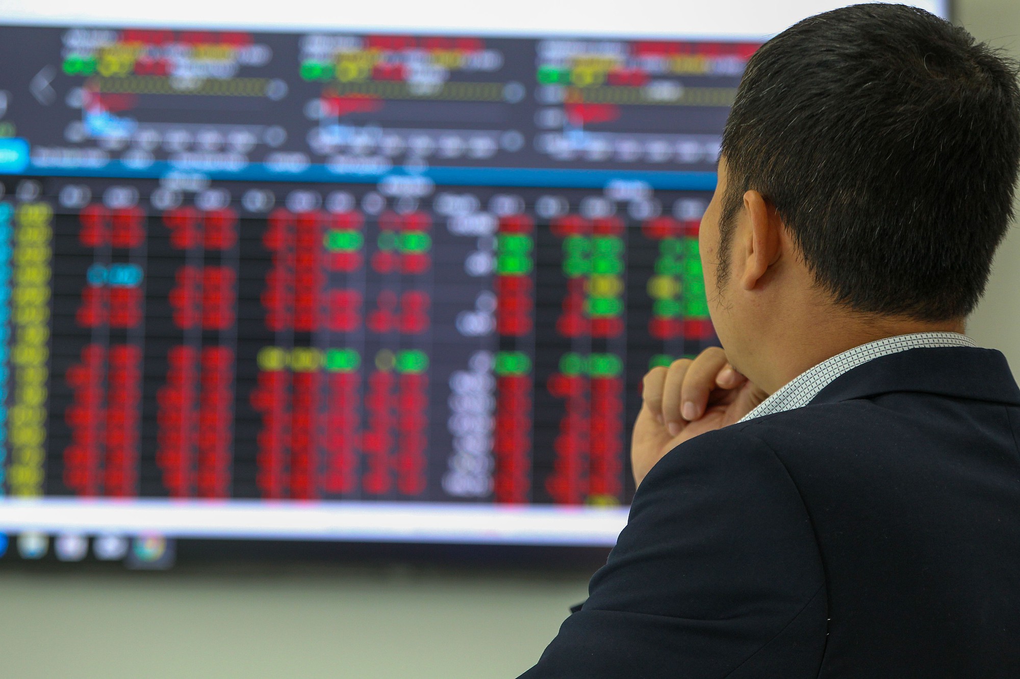 Thị trường bật tăng mạnh mẽ với tín hiệu từ nhóm cổ phiếu nhạy cảm