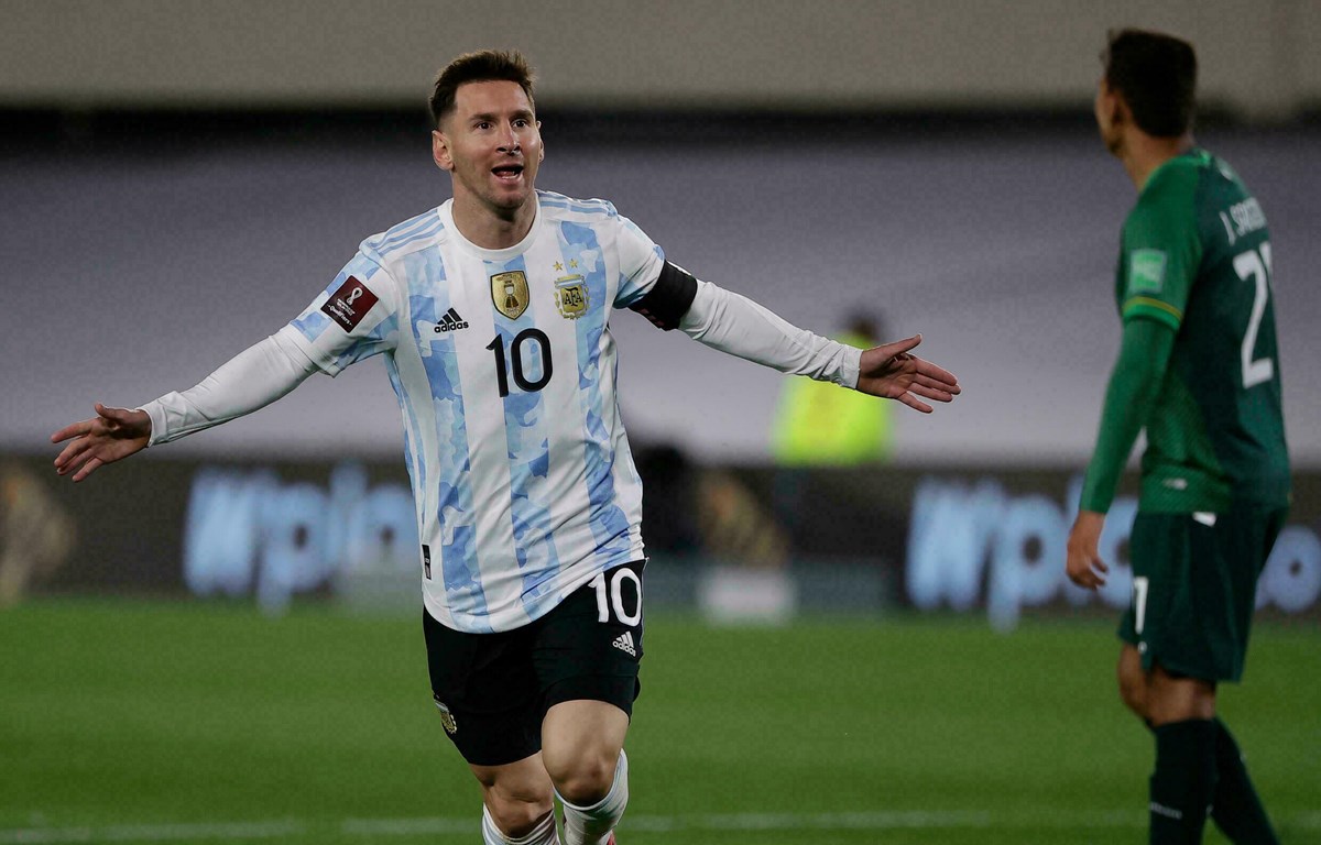 Siêu sao Lionel Messi trở lại PSG sau khi lập hat-trick cho Argentina
