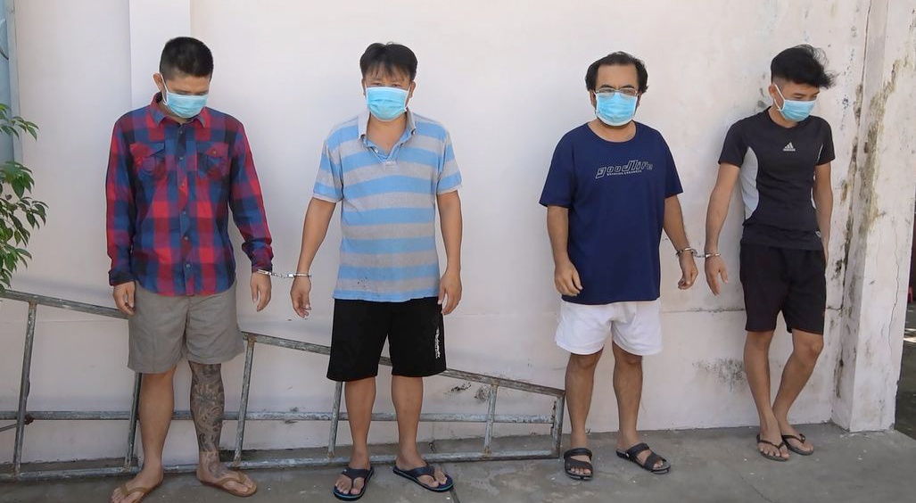 4 bị can từ trái sang Thanh, Hữu, Hiền, Phong tại cơ quan điều tra